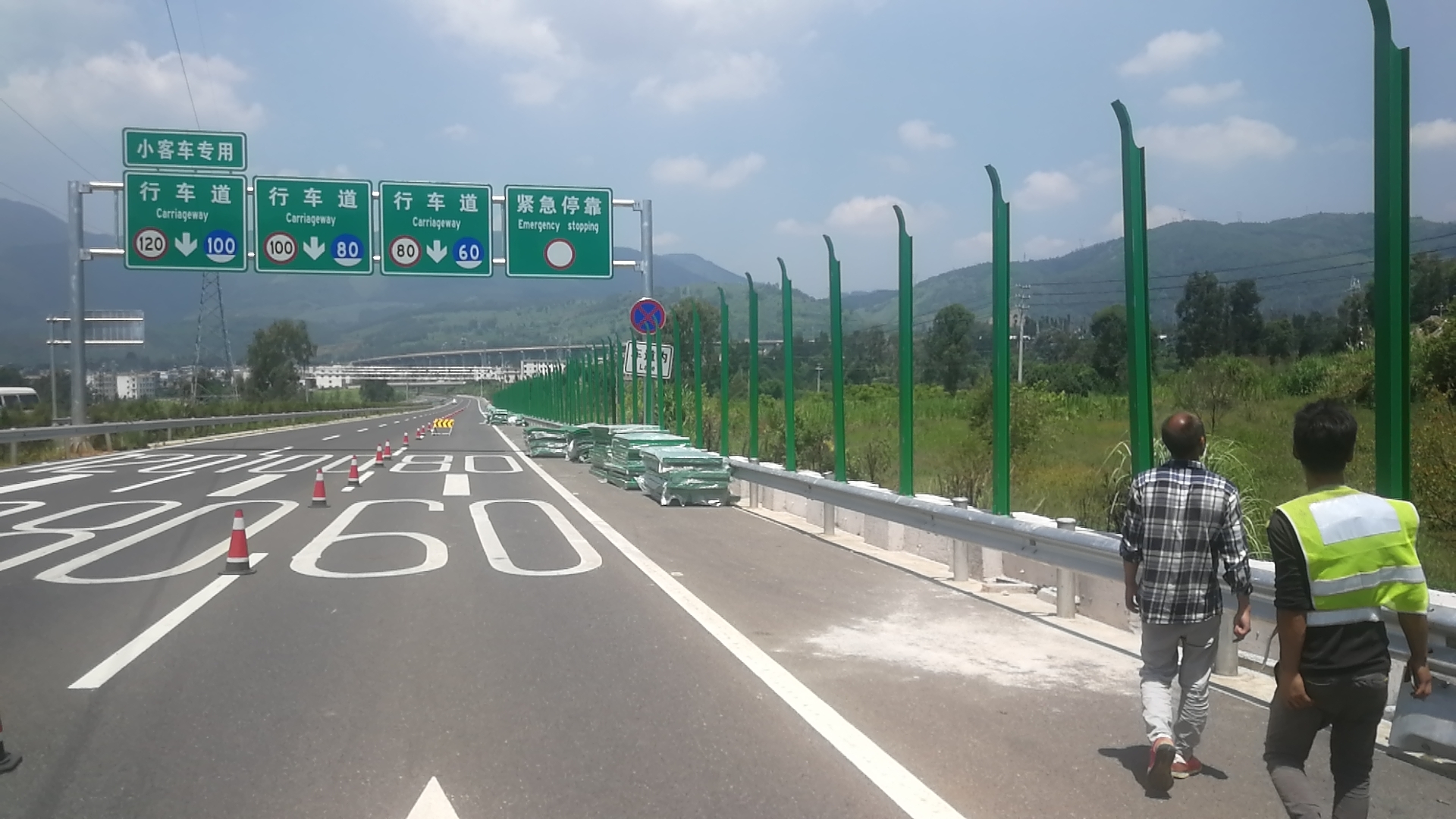 昆明東南繞城高速公路聲屏障