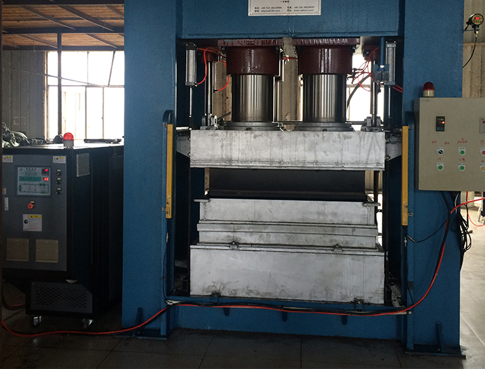 熱壓成型機(jī)加熱模溫機(jī)——應(yīng)用案例 熱壓成型機(jī)加熱模溫機(jī)——應(yīng)用案例