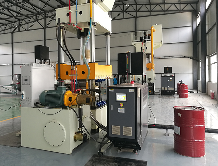 芳綸纖維防彈頭盔成型模溫機(jī)——應(yīng)用案例 芳綸纖維防彈頭盔成型模溫機(jī)——應(yīng)用案例