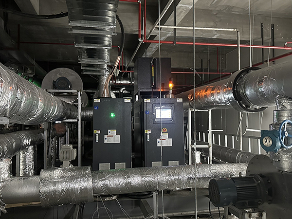 光伏板導(dǎo)電玻璃涂料處理油溫機(jī)——應(yīng)用案例 光伏板導(dǎo)電玻璃涂料處理油溫機(jī)——應(yīng)用案例