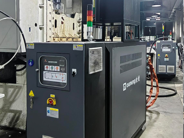 汽車部件生產(chǎn)線熱壓機(jī)電加熱模溫機(jī)——應(yīng)用案例 汽車部件生產(chǎn)線熱壓機(jī)電加熱模溫機(jī)——應(yīng)用案例