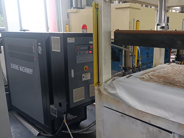 平板烘箱模具加熱模溫機(jī)——應(yīng)用案例 平板烘箱模具加熱模溫機(jī)——應(yīng)用案例