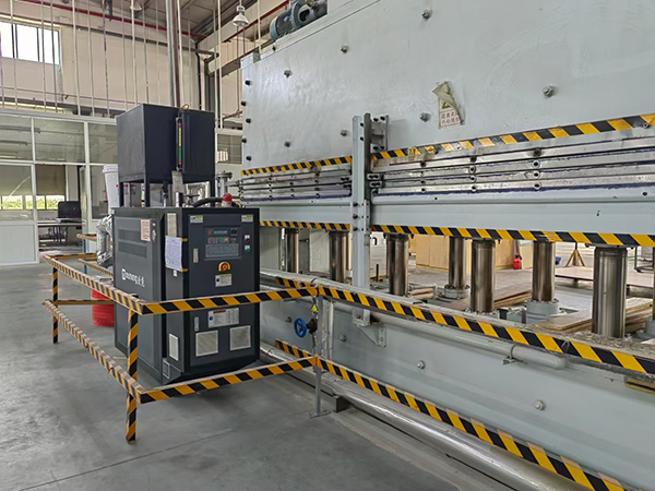 家具木板生產(chǎn)壓板機模溫機——應(yīng)用案例