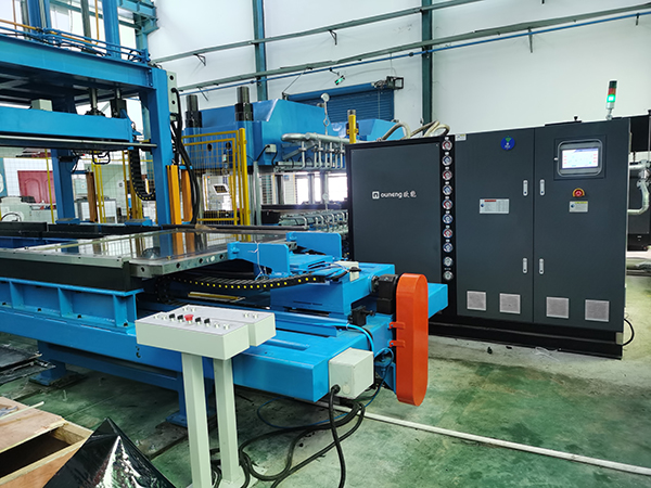 碳纖維板材成型碳纖維熱壓模溫機——應(yīng)用案例 碳纖維板材成型碳纖維熱壓模溫機——應(yīng)用案例