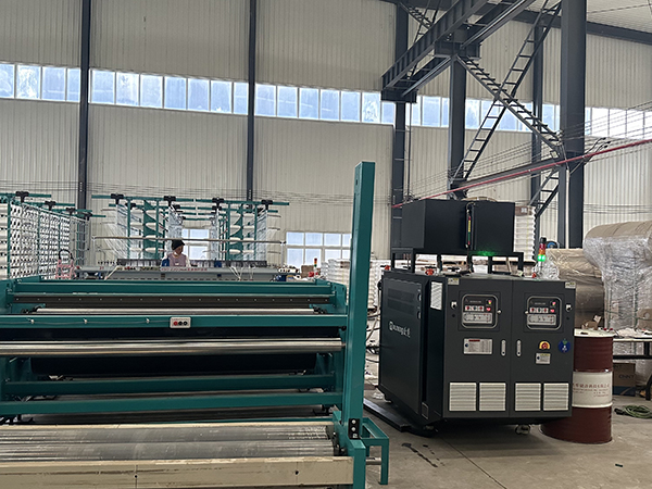 玻璃纖維網(wǎng)布生產(chǎn)高溫輥筒模溫機——應(yīng)用案例 玻璃纖維網(wǎng)布生產(chǎn)高溫輥筒模溫機——應(yīng)用案例