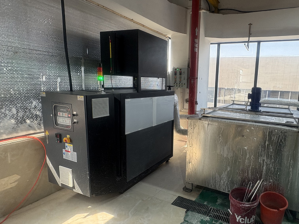 牙刷毛原料熔融堿水池控溫96KW模溫機——應(yīng)用案例 牙刷毛原料熔融堿水池控溫96KW模溫機——應(yīng)用案例