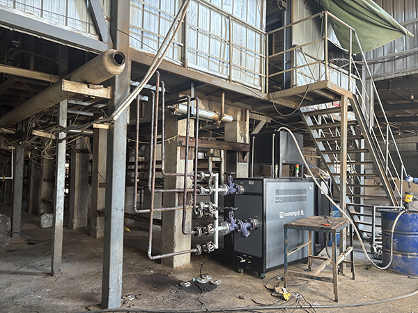 刨花板原料壓制熱壓機(jī)專用模溫機(jī)