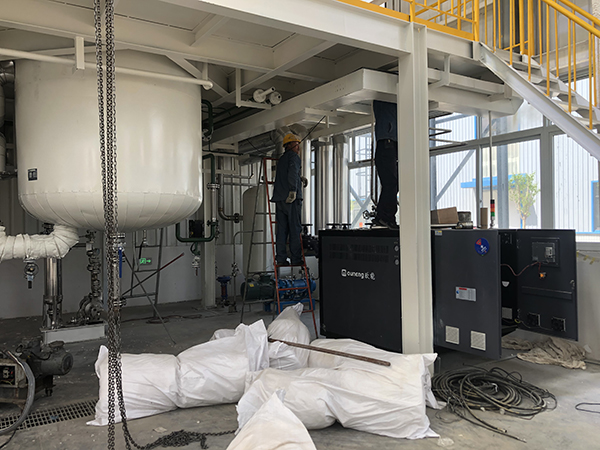 脂類材料反應(yīng)釜控溫雙機(jī)一體高溫油溫機(jī)——應(yīng)用案例