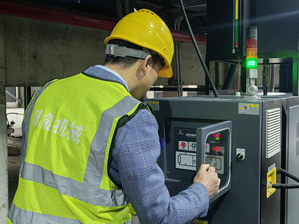 油循環(huán)式模溫機