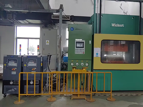 油循環(huán)模溫機