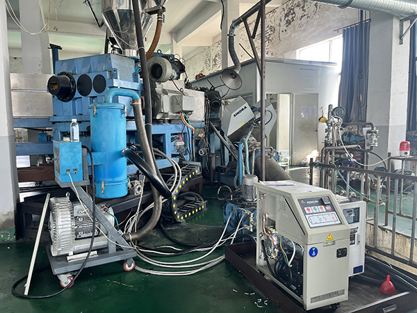 電纜擠出機(jī)控溫油式模溫機(jī)——應(yīng)用案例 電纜擠出機(jī)控溫油式模溫機(jī)——應(yīng)用案例