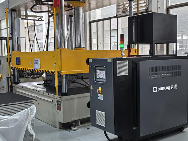 汽車(chē)內(nèi)飾材料熱壓成型雙機(jī)一體油溫機(jī)——應(yīng)用案例 汽車(chē)內(nèi)飾材料熱壓成型雙機(jī)一體油溫機(jī)——應(yīng)用案例