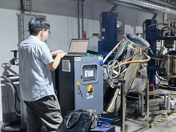 PP材料成型反應(yīng)釜油溫機(jī)